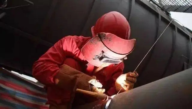 弧光效應(yīng)對(duì)人的影響